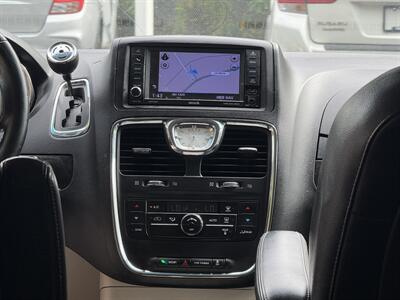 2015 Chrysler Town & Country Touring   - Photo 19 - Pittsburgh, PA 15226
