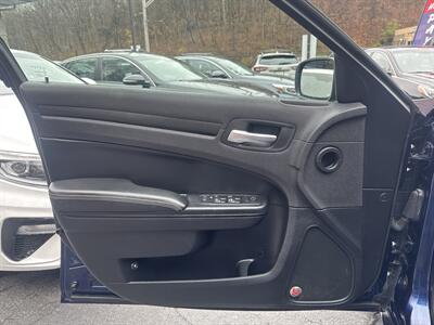 2015 Chrysler 300 Series S   - Photo 18 - Pittsburgh, PA 15226