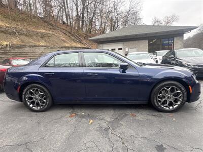 2015 Chrysler 300 Series S   - Photo 4 - Pittsburgh, PA 15226