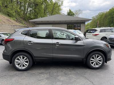 2017 Nissan Rogue Sport S   - Photo 4 - Pittsburgh, PA 15226