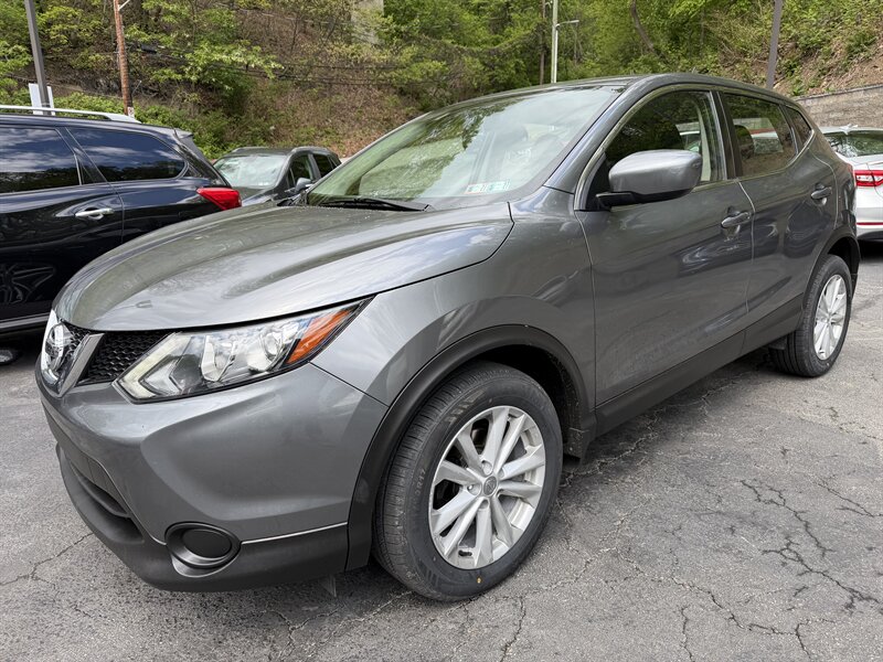 2017 Nissan Rogue Sport S   - Photo 1 - Pittsburgh, PA 15226