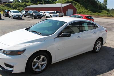 2018 Chevrolet Malibu LS   - Photo 2 - Lexington, TN 38351