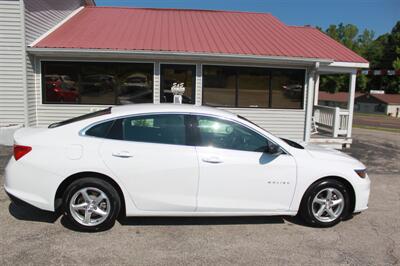 2018 Chevrolet Malibu LS   - Photo 16 - Lexington, TN 38351