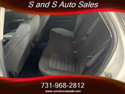 2017 Ford Fusion SE   - Photo 8 - Lexington, TN 38351