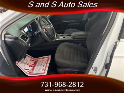 2017 Ford Fusion SE   - Photo 3 - Lexington, TN 38351