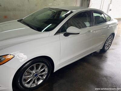 2017 Ford Fusion SE   - Photo 2 - Lexington, TN 38351