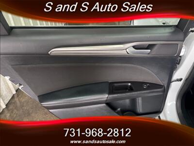 2017 Ford Fusion SE   - Photo 11 - Lexington, TN 38351