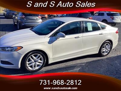 2016 Ford Fusion SE   - Photo 2 - Lexington, TN 38351