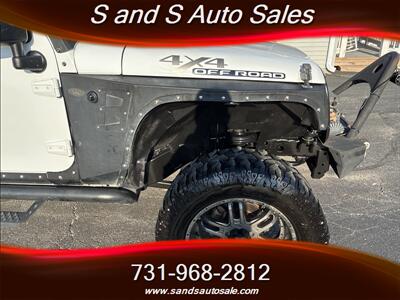 2015 Jeep Wrangler Unlimited Sahara   - Photo 32 - Lexington, TN 38351