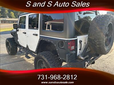2015 Jeep Wrangler Unlimited Sahara   - Photo 12 - Lexington, TN 38351