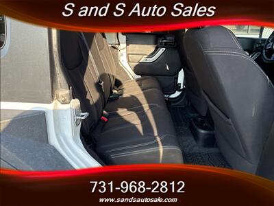 2015 Jeep Wrangler Unlimited Sahara   - Photo 17 - Lexington, TN 38351