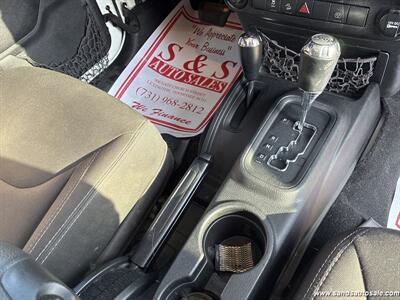 2015 Jeep Wrangler Unlimited Sahara   - Photo 24 - Lexington, TN 38351