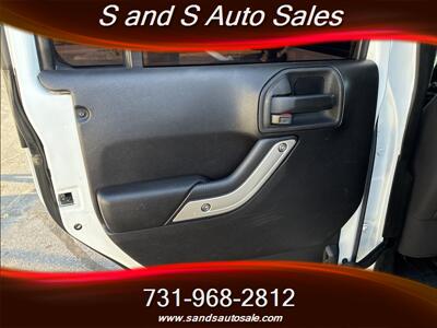 2015 Jeep Wrangler Unlimited Sahara   - Photo 11 - Lexington, TN 38351