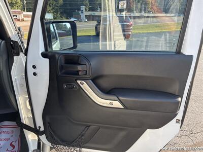 2015 Jeep Wrangler Unlimited Sahara   - Photo 28 - Lexington, TN 38351