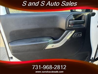 2015 Jeep Wrangler Unlimited Sahara   - Photo 7 - Lexington, TN 38351