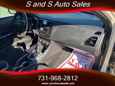 2014 Chrysler 200 LX   - Photo 21 - Lexington, TN 38351