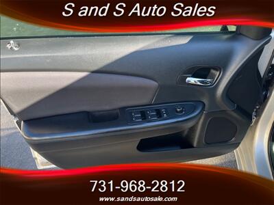 2014 Chrysler 200 LX   - Photo 6 - Lexington, TN 38351