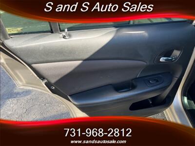 2014 Chrysler 200 LX   - Photo 10 - Lexington, TN 38351