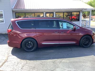 2017 Chrysler Pacifica Touring-L   - Photo 15 - Lexington, TN 38351