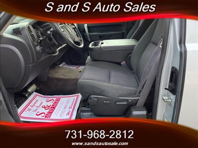 2013 GMC Sierra 1500 SLE   - Photo 3 - Lexington, TN 38351