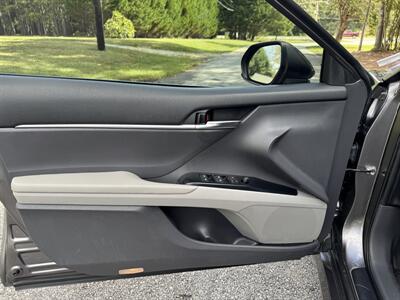 2019 Toyota Camry LE   - Photo 8 - Loganville, GA 30052