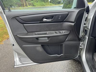 2017 Chevrolet Traverse LT - Photo 8 - Loganville, GA 30052
