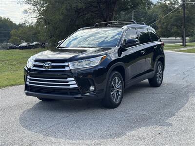 2019 Toyota Highlander XLE   - Photo 3 - Loganville, GA 30052