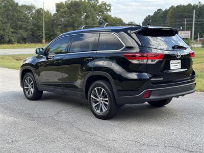 2019 Toyota Highlander XLE   - Photo 6 - Loganville, GA 30052