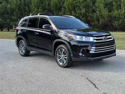 2019 Toyota Highlander XLE   - Photo 1 - Loganville, GA 30052