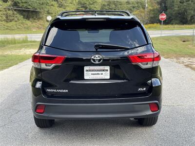 2019 Toyota Highlander XLE   - Photo 5 - Loganville, GA 30052