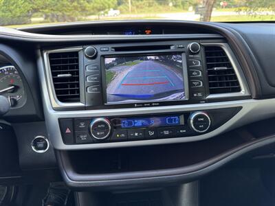 2019 Toyota Highlander XLE   - Photo 10 - Loganville, GA 30052