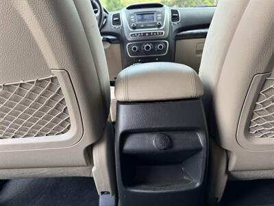 2015 Kia Sorento LX   - Photo 17 - Loganville, GA 30052