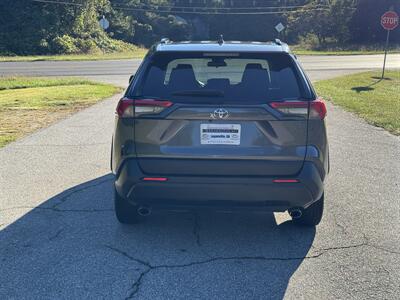 2022 Toyota RAV4 XLE - Photo 5 - Loganville, GA 30052