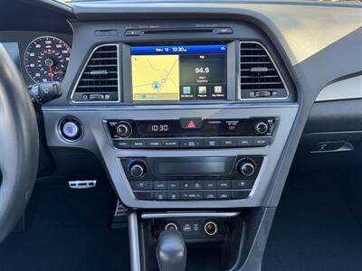 2017 Hyundai SONATA Limited 2.0T   - Photo 14 - Loganville, GA 30052
