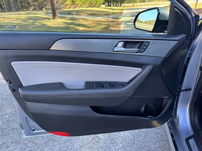 2017 Hyundai SONATA Limited 2.0T   - Photo 8 - Loganville, GA 30052