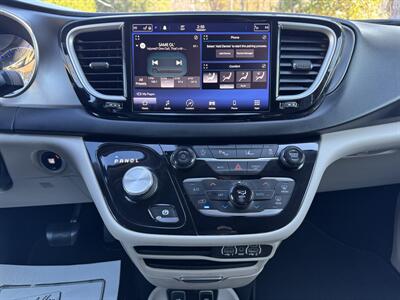 2021 Chrysler Pacifica Touring L   - Photo 14 - Loganville, GA 30052