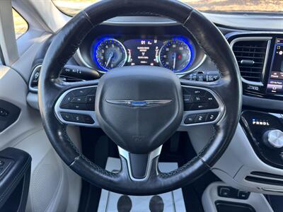 2021 Chrysler Pacifica Touring L   - Photo 10 - Loganville, GA 30052