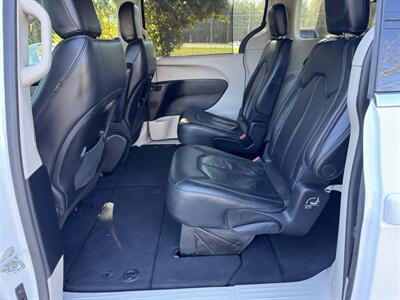 2021 Chrysler Pacifica Touring L   - Photo 17 - Loganville, GA 30052