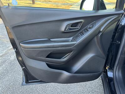 2021 Chevrolet Trax LT   - Photo 8 - Loganville, GA 30052