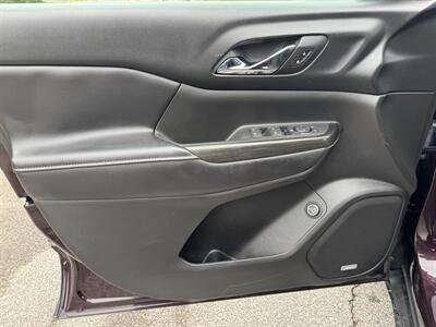 2018 GMC Acadia SLT-1   - Photo 8 - Loganville, GA 30052