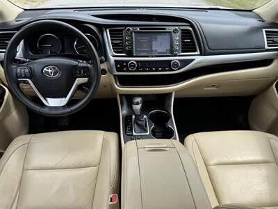 2015 Toyota Highlander XLE   - Photo 12 - Loganville, GA 30052