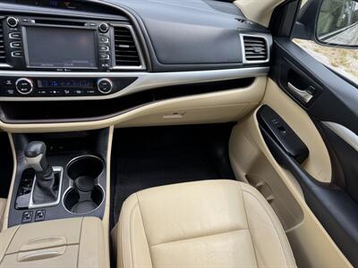 2015 Toyota Highlander XLE   - Photo 15 - Loganville, GA 30052