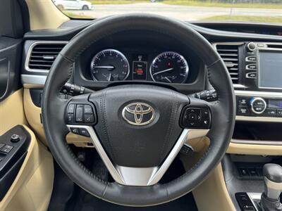 2015 Toyota Highlander XLE   - Photo 10 - Loganville, GA 30052