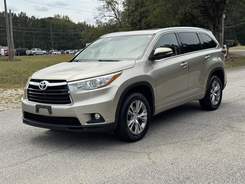 2015 Toyota Highlander XLE   - Photo 1 - Loganville, GA 30052