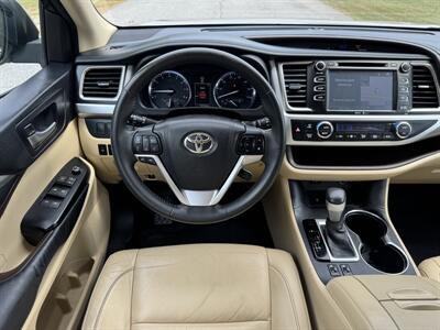 2015 Toyota Highlander XLE   - Photo 11 - Loganville, GA 30052