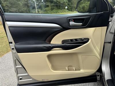 2015 Toyota Highlander XLE   - Photo 8 - Loganville, GA 30052