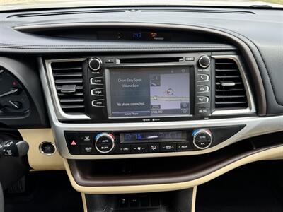 2015 Toyota Highlander XLE   - Photo 13 - Loganville, GA 30052