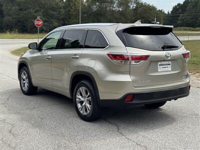 2015 Toyota Highlander XLE   - Photo 6 - Loganville, GA 30052