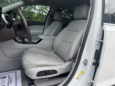 2017 GMC Acadia SLT-1   - Photo 9 - Loganville, GA 30052