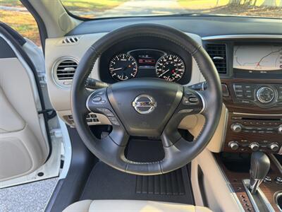 2017 Nissan Pathfinder Platinum   - Photo 11 - Loganville, GA 30052